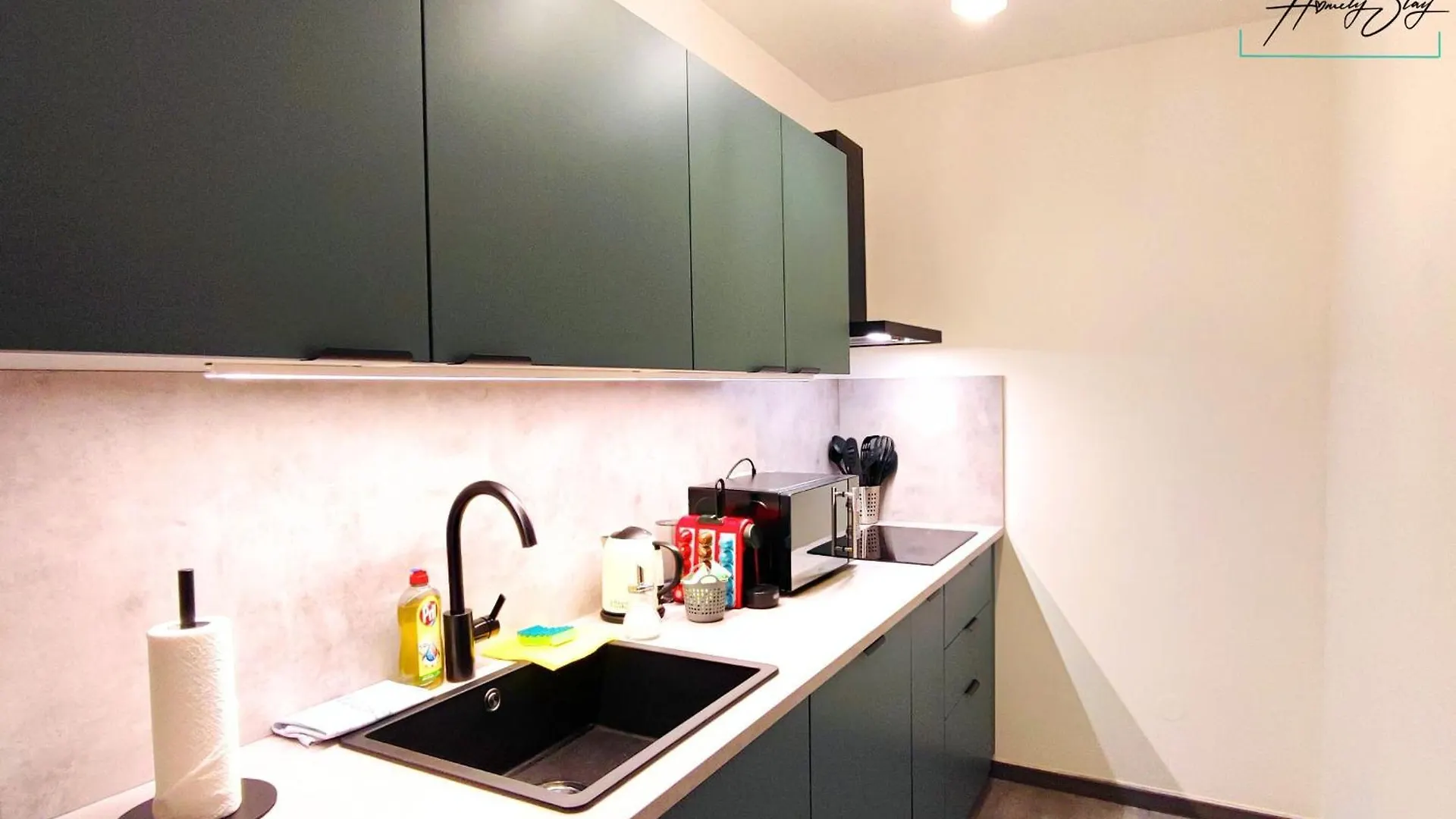 Homely Stay Serenity Greens - Stylisch Studio-Apartment With Kitchen - 10 Min To Central Station, Pet Friendly Monaco di Baviera Appartamento